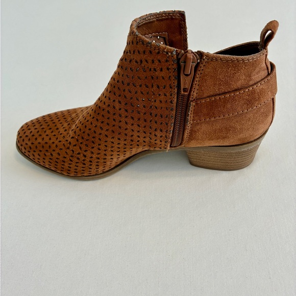 Universal Thread Ankle Boots Women’s 6.5 Brown Perforated Zip Low Heel Booties - Picture 7 of 15